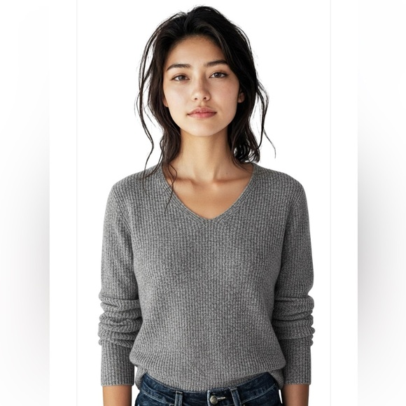 J. Crew Mercantile Heathered Gray V Neck Sweater Size M - Picture 1 of 7